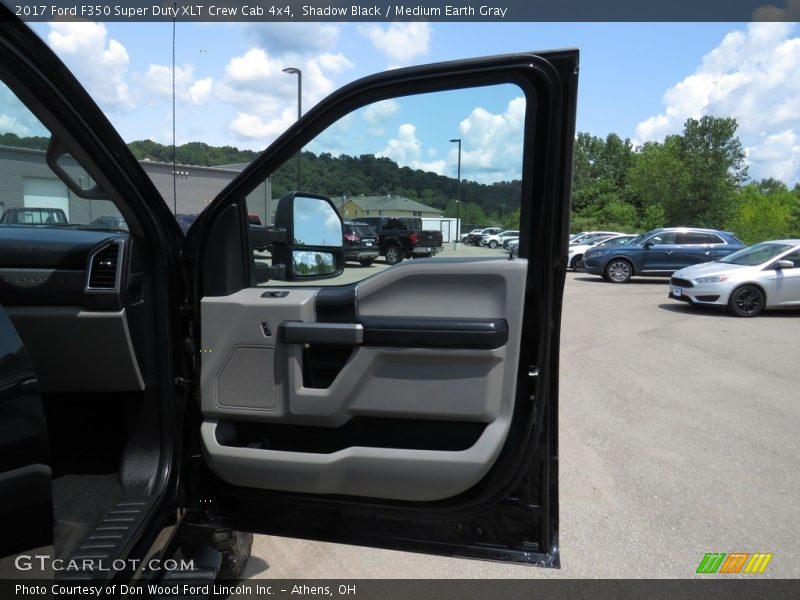 Shadow Black / Medium Earth Gray 2017 Ford F350 Super Duty XLT Crew Cab 4x4