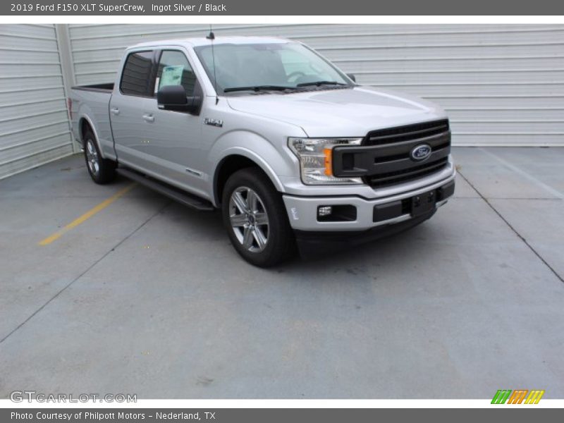 Front 3/4 View of 2019 F150 XLT SuperCrew