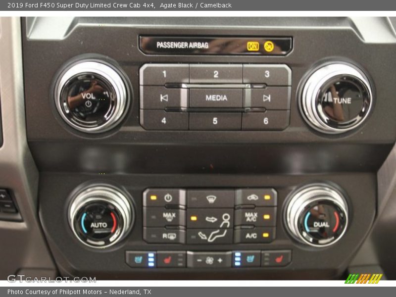 Controls of 2019 F450 Super Duty Limited Crew Cab 4x4