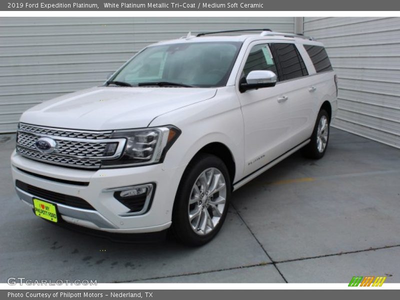 Front 3/4 View of 2019 Expedition Platinum