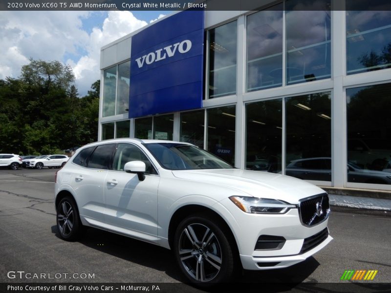 Front 3/4 View of 2020 XC60 T5 AWD Momentum