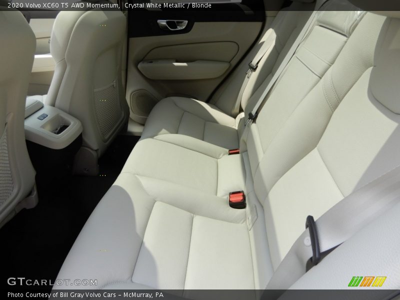 Crystal White Metallic / Blonde 2020 Volvo XC60 T5 AWD Momentum