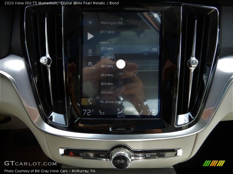 Controls of 2020 S60 T5 Momentum