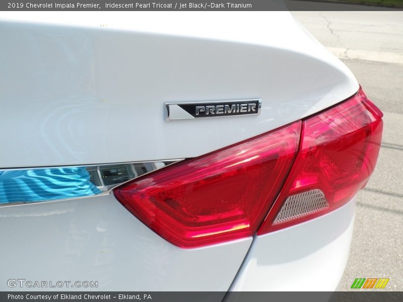 Iridescent Pearl Tricoat / Jet Black/­Dark Titanium 2019 Chevrolet Impala Premier