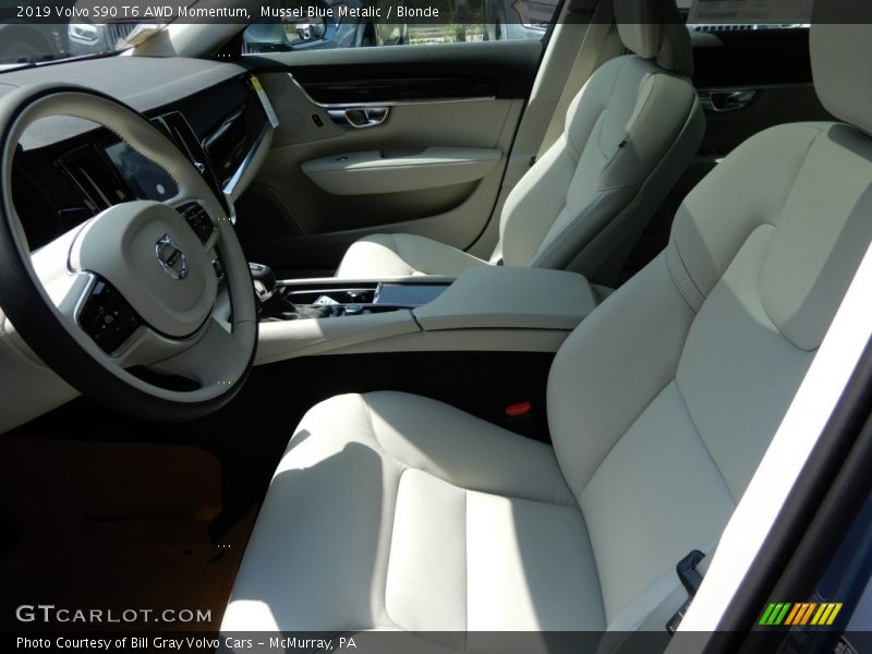 Front Seat of 2019 S90 T6 AWD Momentum