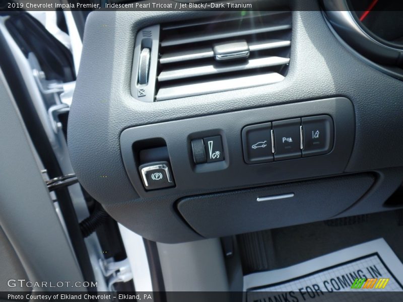 Iridescent Pearl Tricoat / Jet Black/­Dark Titanium 2019 Chevrolet Impala Premier