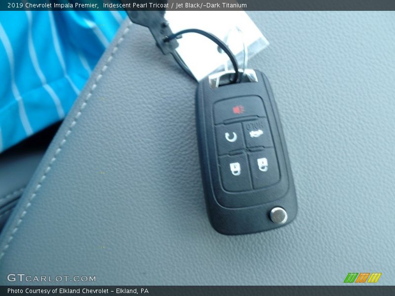Iridescent Pearl Tricoat / Jet Black/­Dark Titanium 2019 Chevrolet Impala Premier