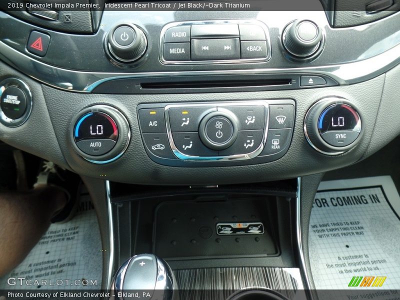 Iridescent Pearl Tricoat / Jet Black/­Dark Titanium 2019 Chevrolet Impala Premier