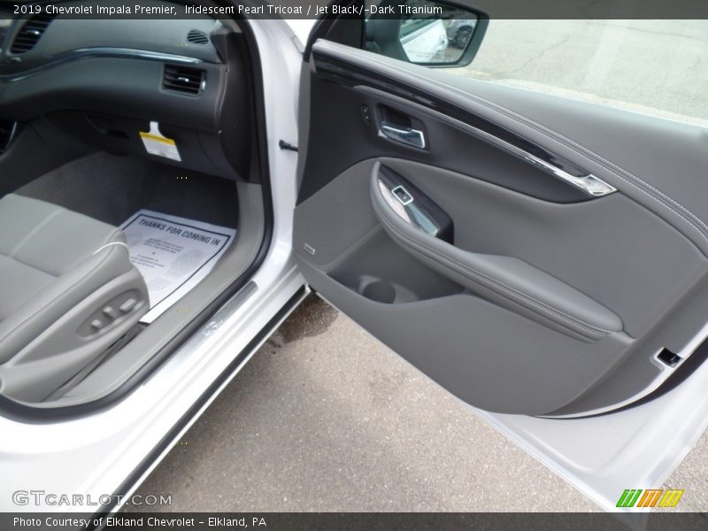 Iridescent Pearl Tricoat / Jet Black/­Dark Titanium 2019 Chevrolet Impala Premier