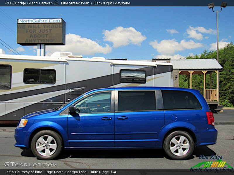 Blue Streak Pearl / Black/Light Graystone 2013 Dodge Grand Caravan SE