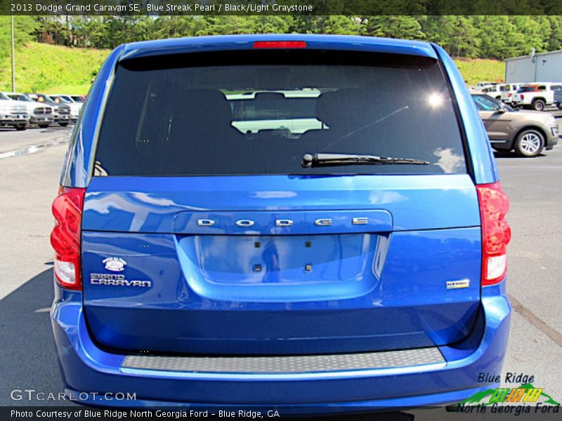 Blue Streak Pearl / Black/Light Graystone 2013 Dodge Grand Caravan SE