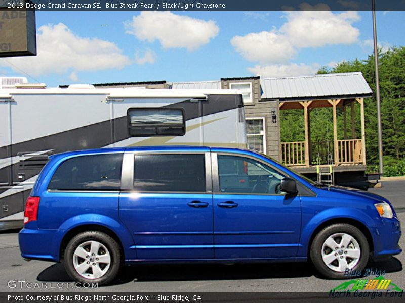 Blue Streak Pearl / Black/Light Graystone 2013 Dodge Grand Caravan SE