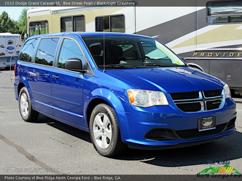 Blue Streak Pearl / Black/Light Graystone 2013 Dodge Grand Caravan SE