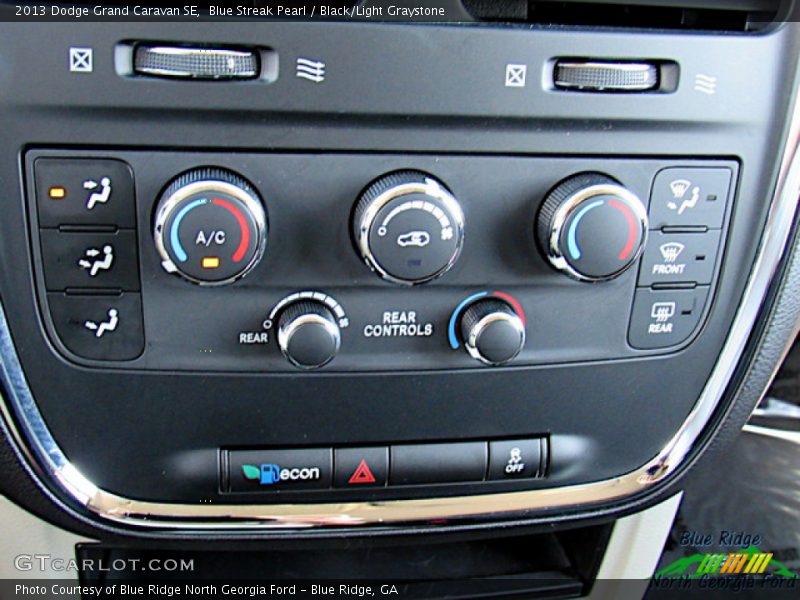 Blue Streak Pearl / Black/Light Graystone 2013 Dodge Grand Caravan SE