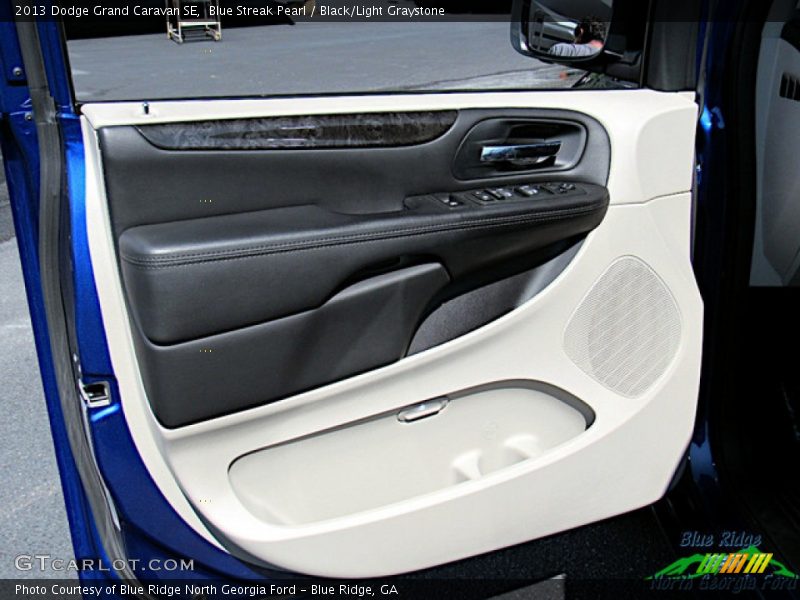 Blue Streak Pearl / Black/Light Graystone 2013 Dodge Grand Caravan SE