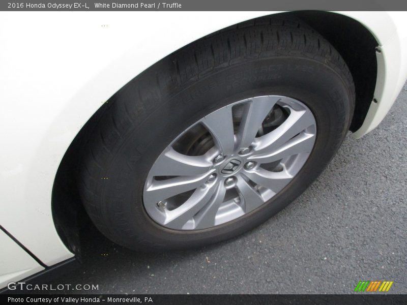 White Diamond Pearl / Truffle 2016 Honda Odyssey EX-L