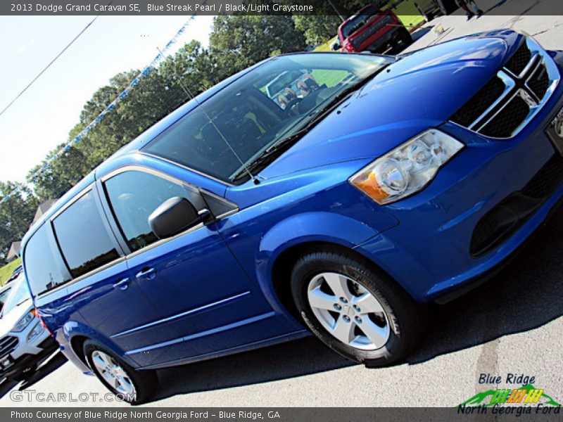 Blue Streak Pearl / Black/Light Graystone 2013 Dodge Grand Caravan SE