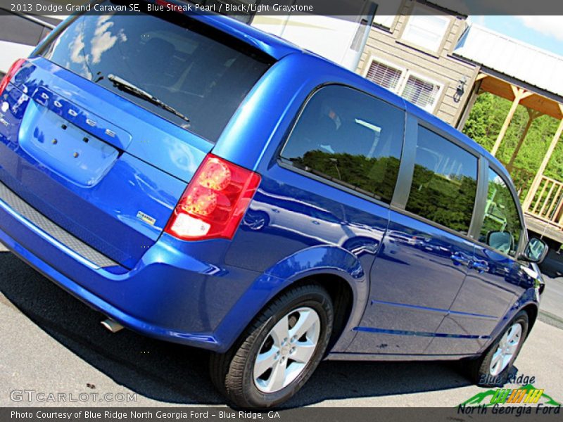 Blue Streak Pearl / Black/Light Graystone 2013 Dodge Grand Caravan SE