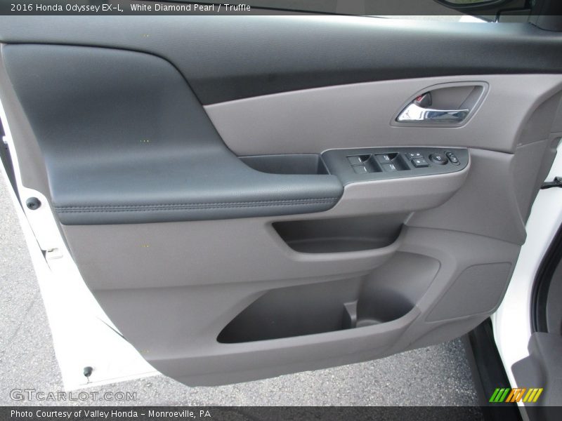 White Diamond Pearl / Truffle 2016 Honda Odyssey EX-L