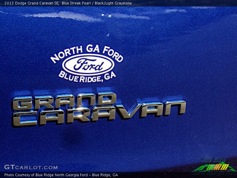 Blue Streak Pearl / Black/Light Graystone 2013 Dodge Grand Caravan SE