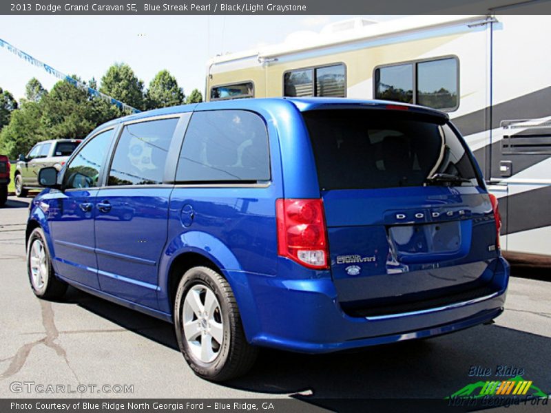 Blue Streak Pearl / Black/Light Graystone 2013 Dodge Grand Caravan SE