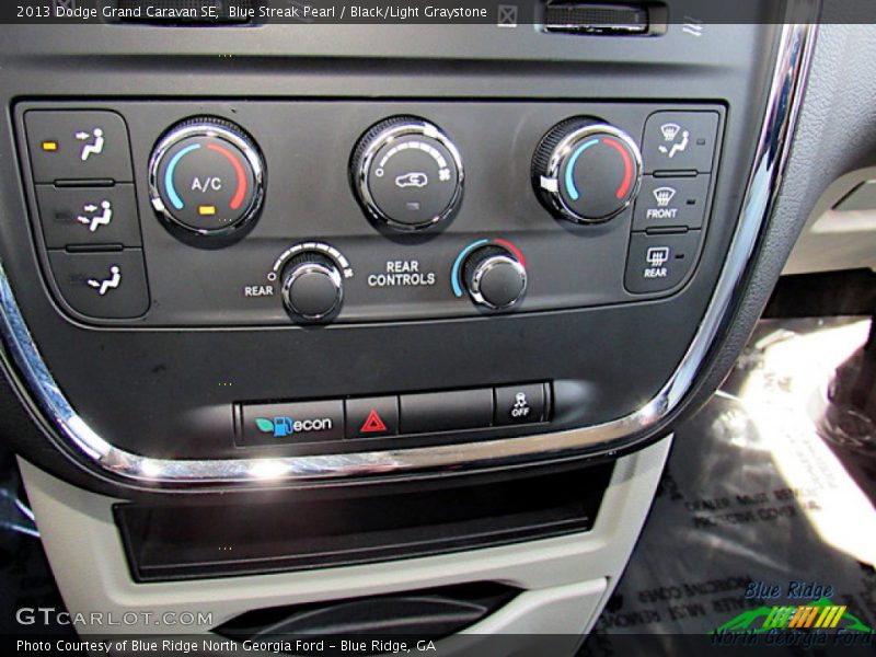 Blue Streak Pearl / Black/Light Graystone 2013 Dodge Grand Caravan SE
