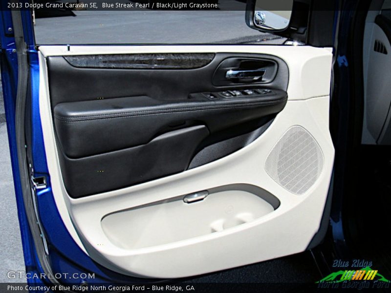 Blue Streak Pearl / Black/Light Graystone 2013 Dodge Grand Caravan SE