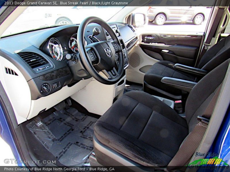 Blue Streak Pearl / Black/Light Graystone 2013 Dodge Grand Caravan SE