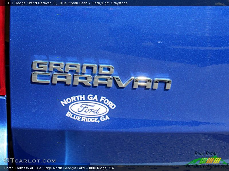 Blue Streak Pearl / Black/Light Graystone 2013 Dodge Grand Caravan SE