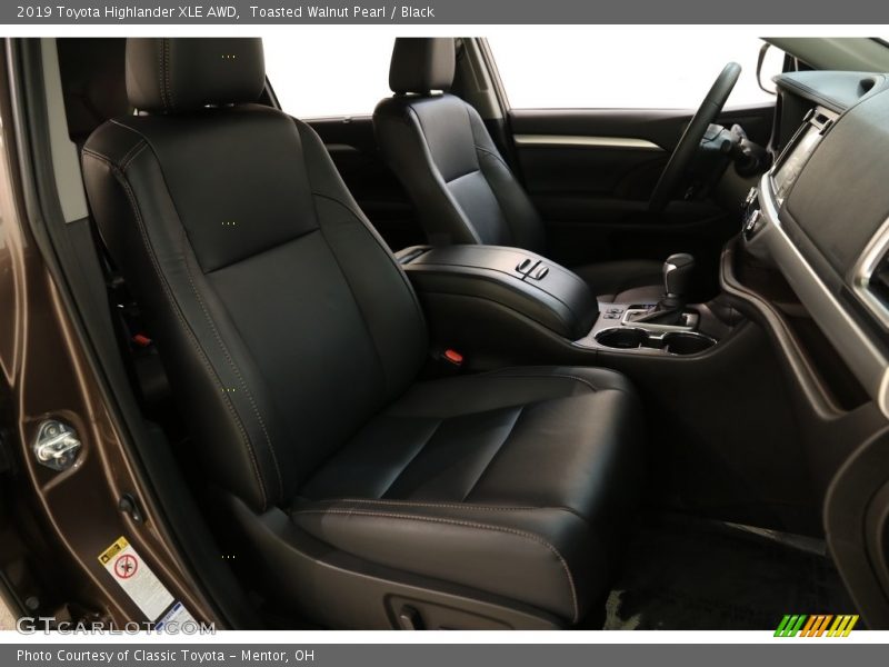 Toasted Walnut Pearl / Black 2019 Toyota Highlander XLE AWD