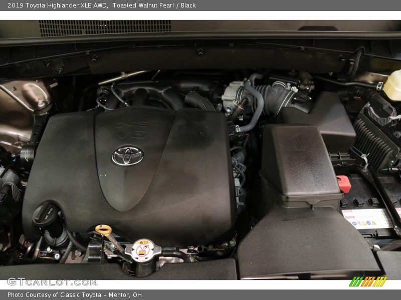 Toasted Walnut Pearl / Black 2019 Toyota Highlander XLE AWD
