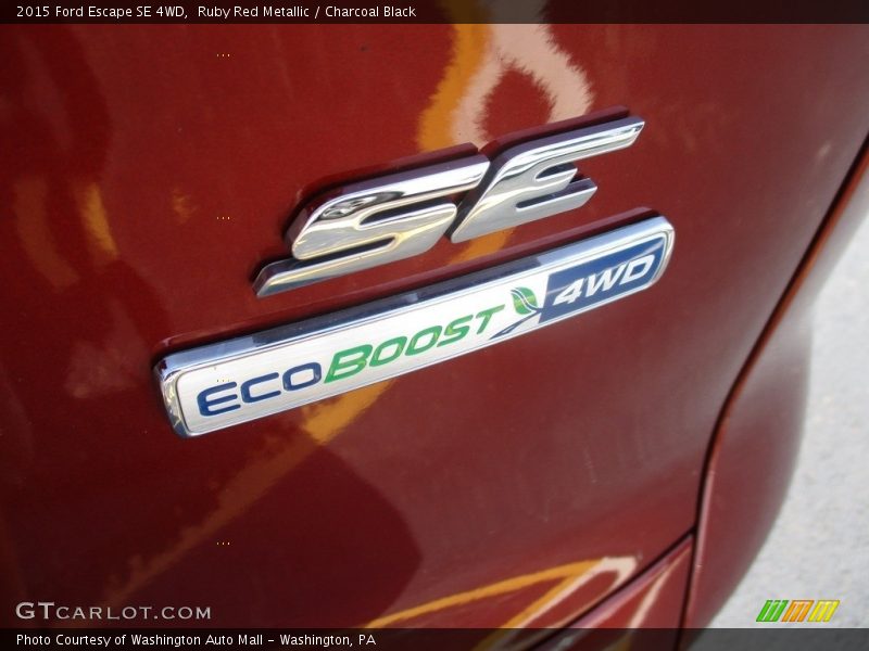 Ruby Red Metallic / Charcoal Black 2015 Ford Escape SE 4WD