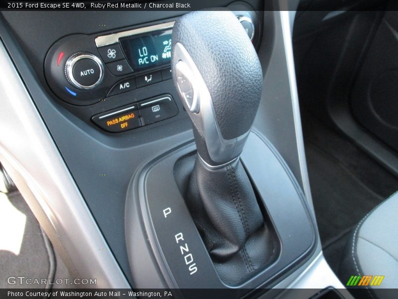 Ruby Red Metallic / Charcoal Black 2015 Ford Escape SE 4WD