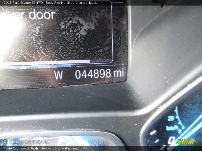 Ruby Red Metallic / Charcoal Black 2015 Ford Escape SE 4WD