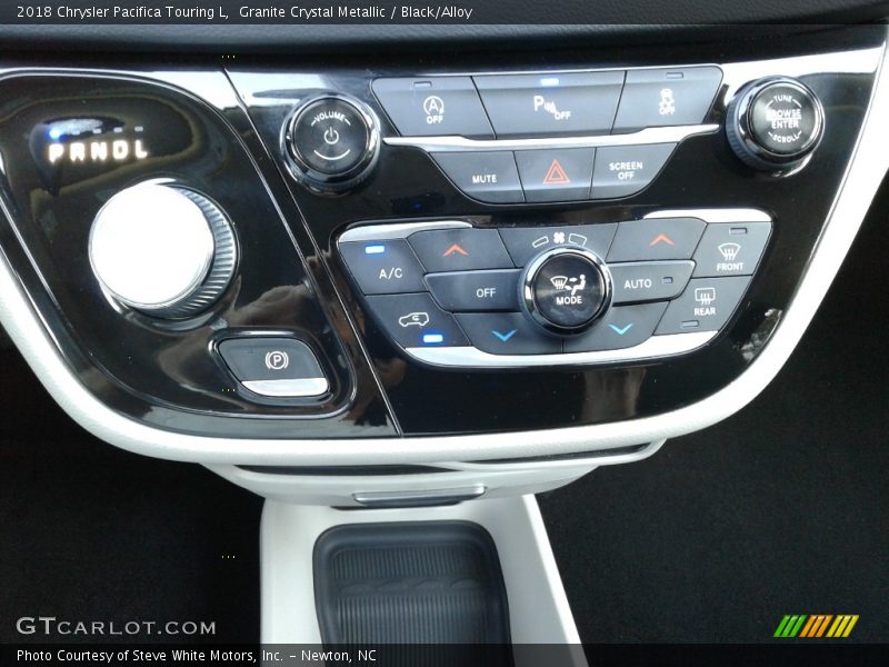 Granite Crystal Metallic / Black/Alloy 2018 Chrysler Pacifica Touring L