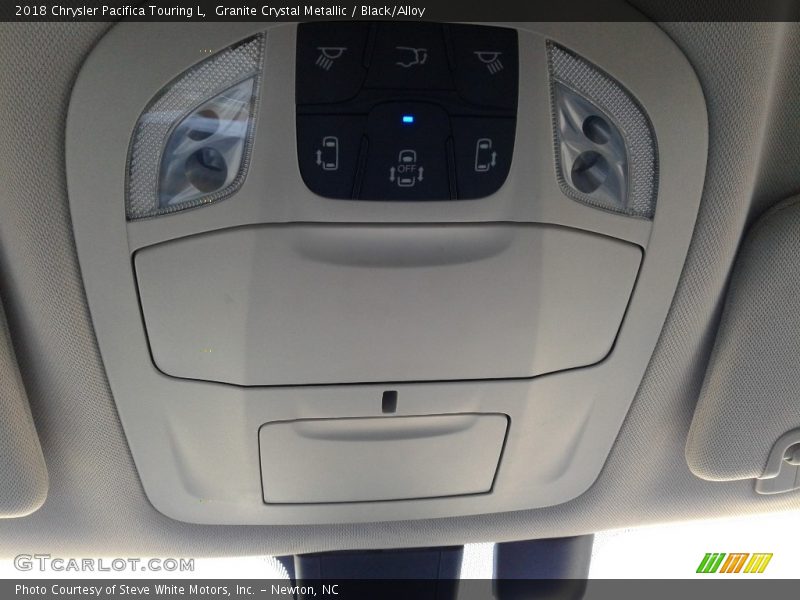 Granite Crystal Metallic / Black/Alloy 2018 Chrysler Pacifica Touring L