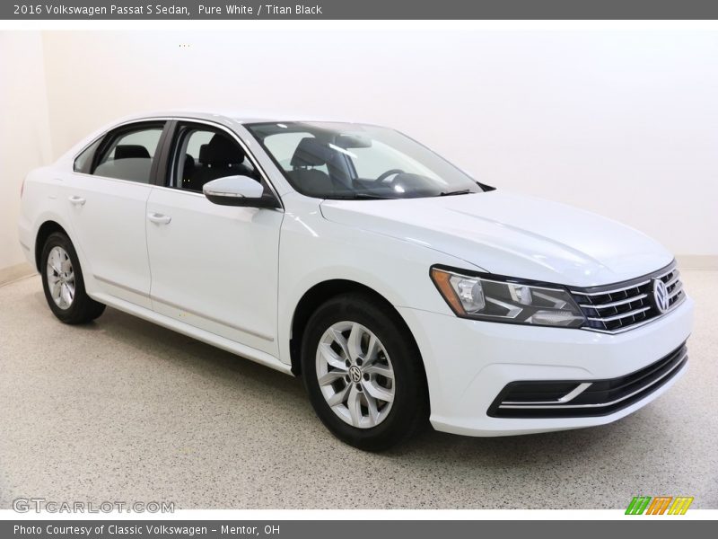 Pure White / Titan Black 2016 Volkswagen Passat S Sedan
