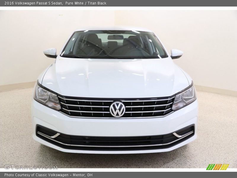 Pure White / Titan Black 2016 Volkswagen Passat S Sedan
