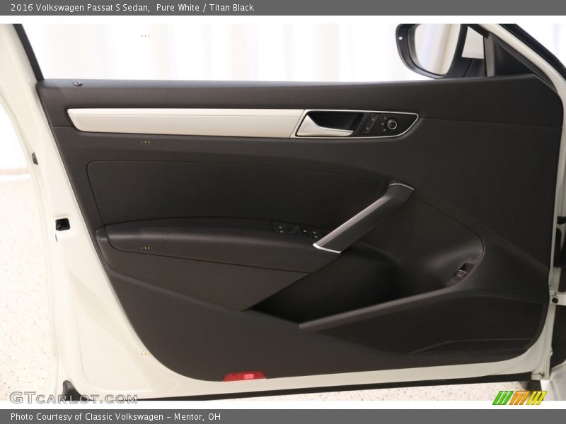 Pure White / Titan Black 2016 Volkswagen Passat S Sedan