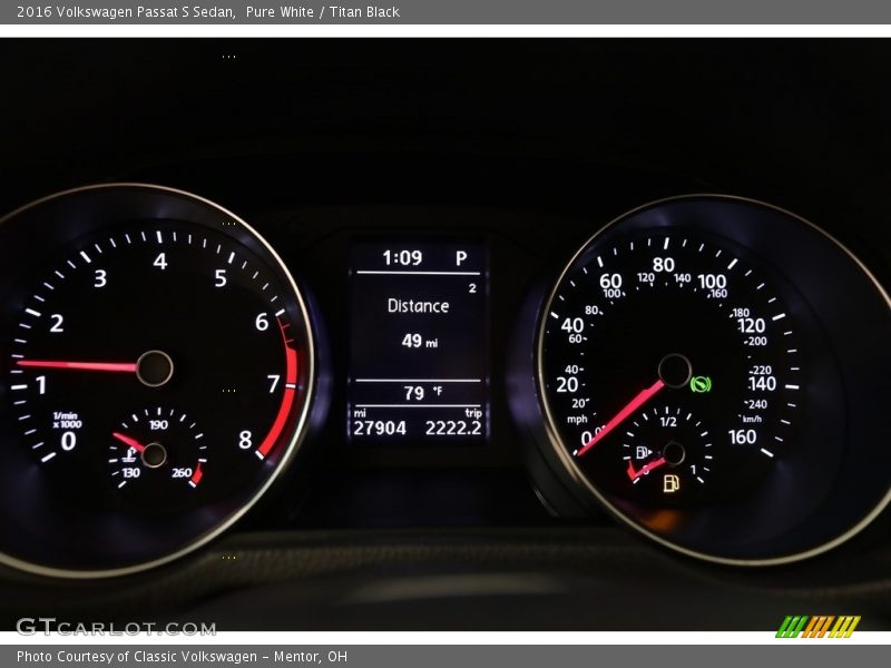 Pure White / Titan Black 2016 Volkswagen Passat S Sedan