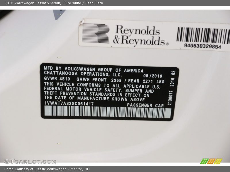 Pure White / Titan Black 2016 Volkswagen Passat S Sedan