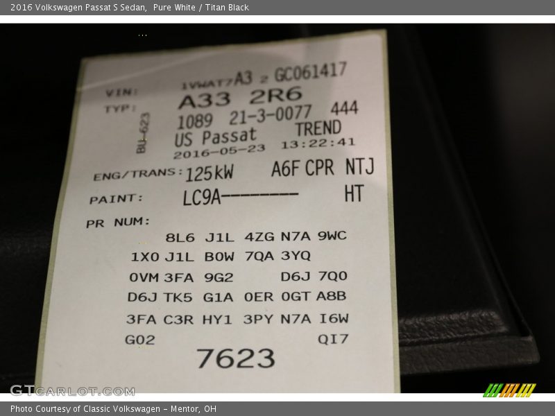 Pure White / Titan Black 2016 Volkswagen Passat S Sedan