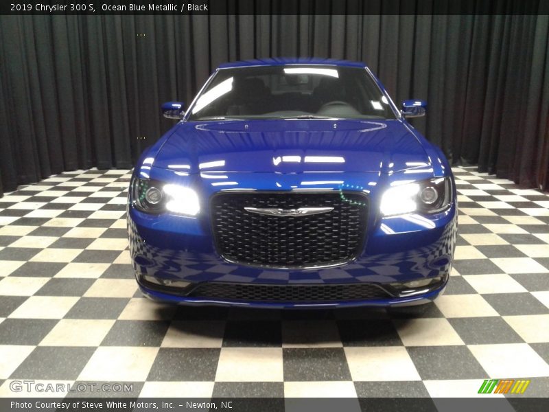 Ocean Blue Metallic / Black 2019 Chrysler 300 S