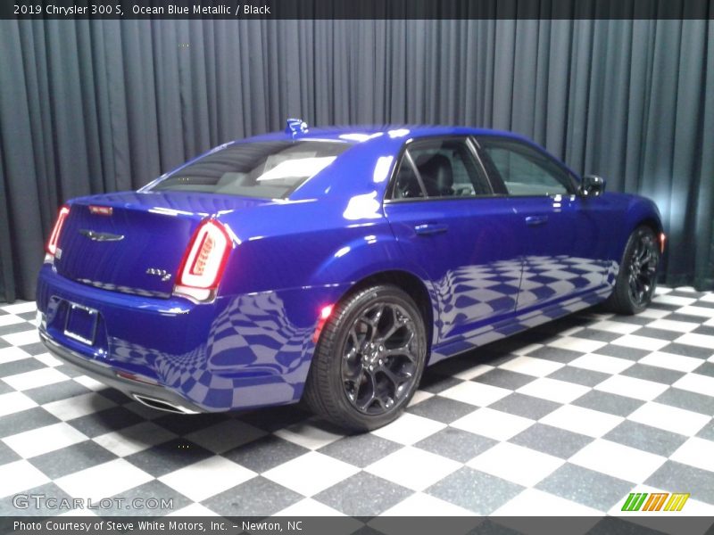 Ocean Blue Metallic / Black 2019 Chrysler 300 S
