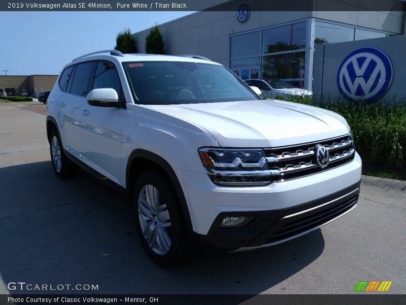 Pure White / Titan Black 2019 Volkswagen Atlas SE 4Motion