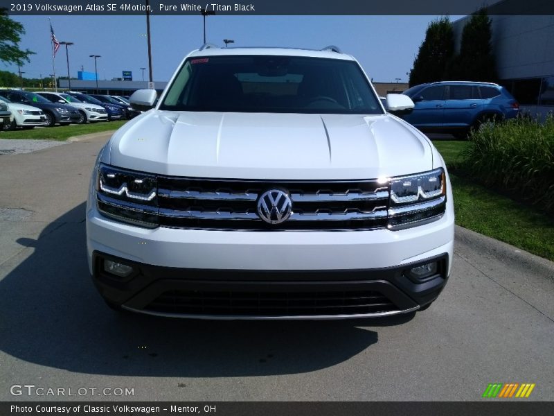 Pure White / Titan Black 2019 Volkswagen Atlas SE 4Motion