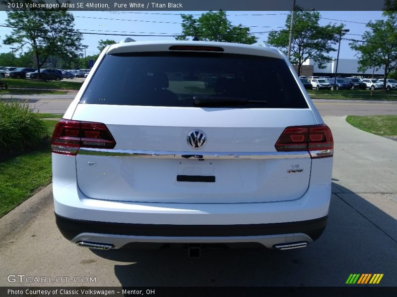 Pure White / Titan Black 2019 Volkswagen Atlas SE 4Motion