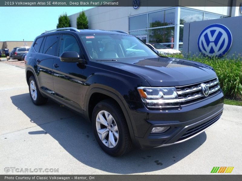 Deep Black Pearl / Shetland 2019 Volkswagen Atlas SE 4Motion