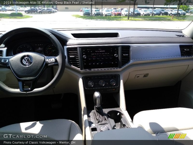 Deep Black Pearl / Shetland 2019 Volkswagen Atlas SE 4Motion