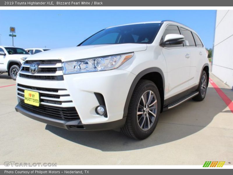 Blizzard Pearl White / Black 2019 Toyota Highlander XLE